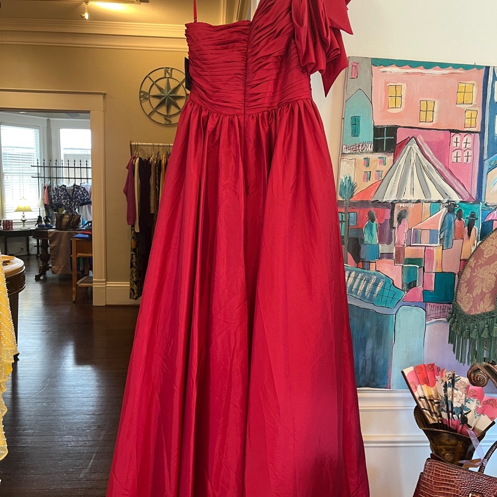 IEENA for Mac Duggal One Shoulder Red Gown. Prom perfect #11312 - Picture 5 of 5